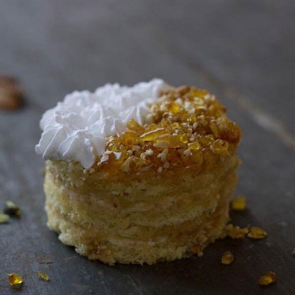 Linoui Eggless Crunch Cake